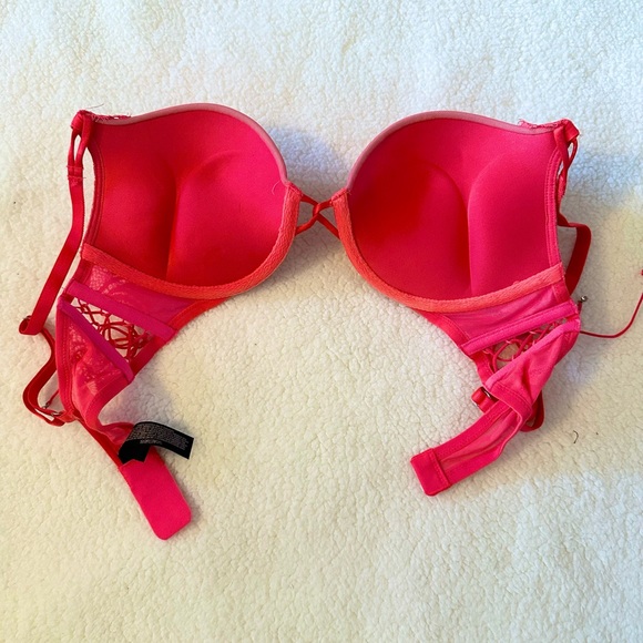 Victoria Secret Valentines Day Bomebshell Bra - Picture 4 of 5